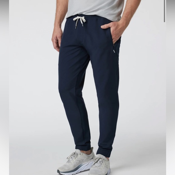 Vuori Transit Jogger in Ink - Picture 4 of 11